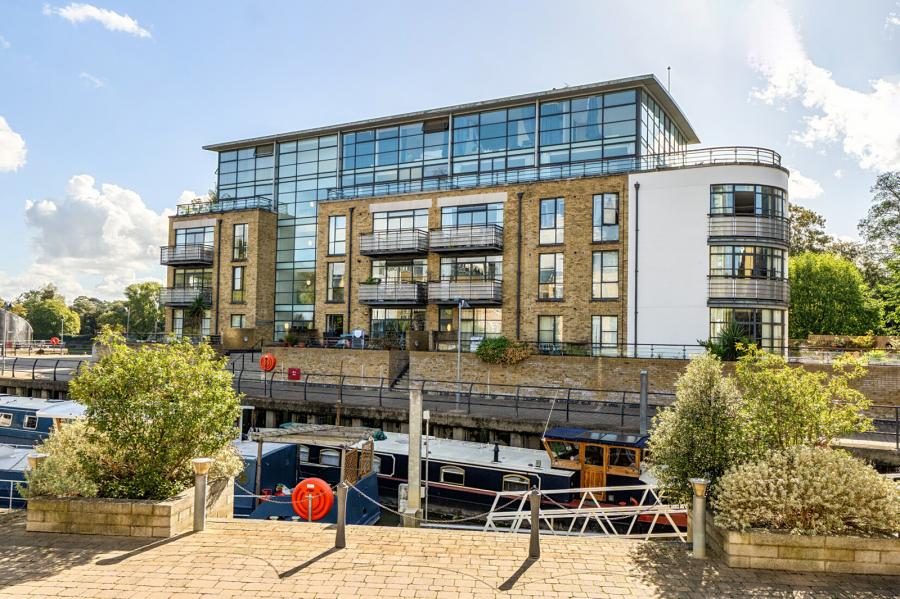 Point Wharf Lane, Brentford, TW8