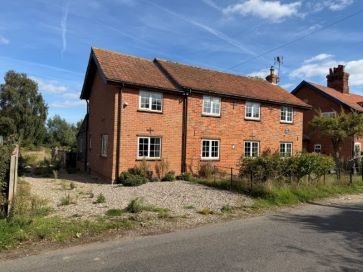 Lot: cottage with outbuildings