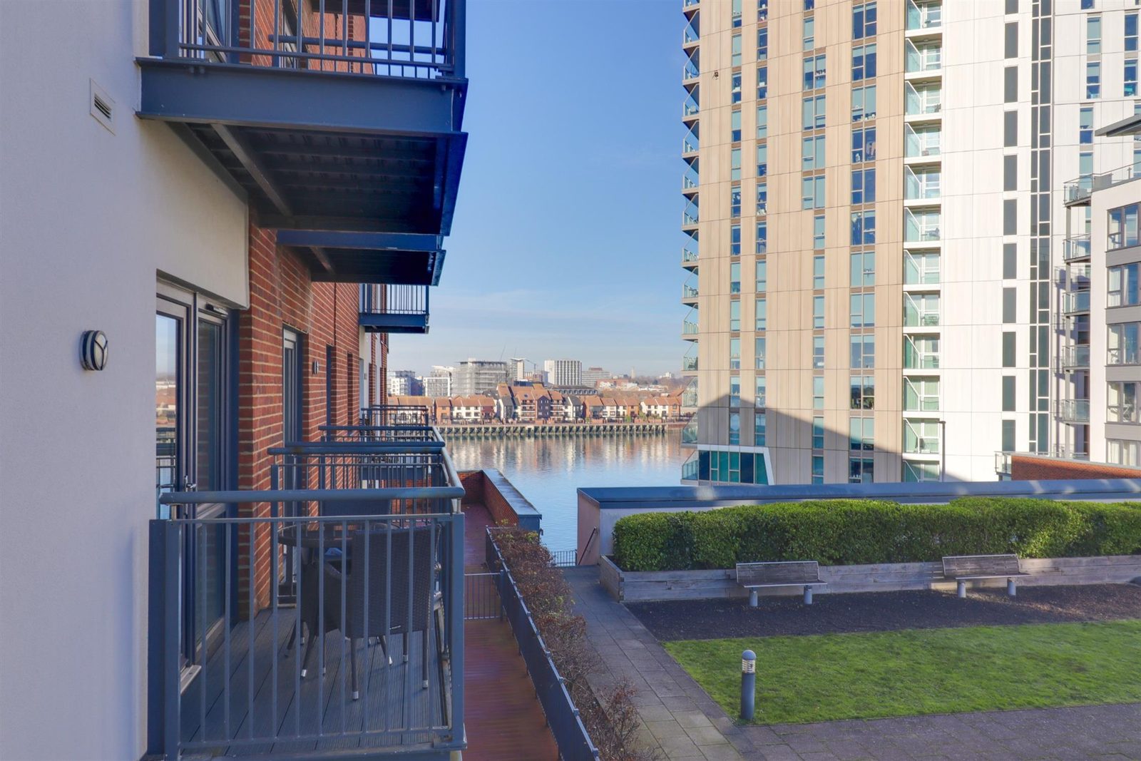 Denyer Walk, Woolston