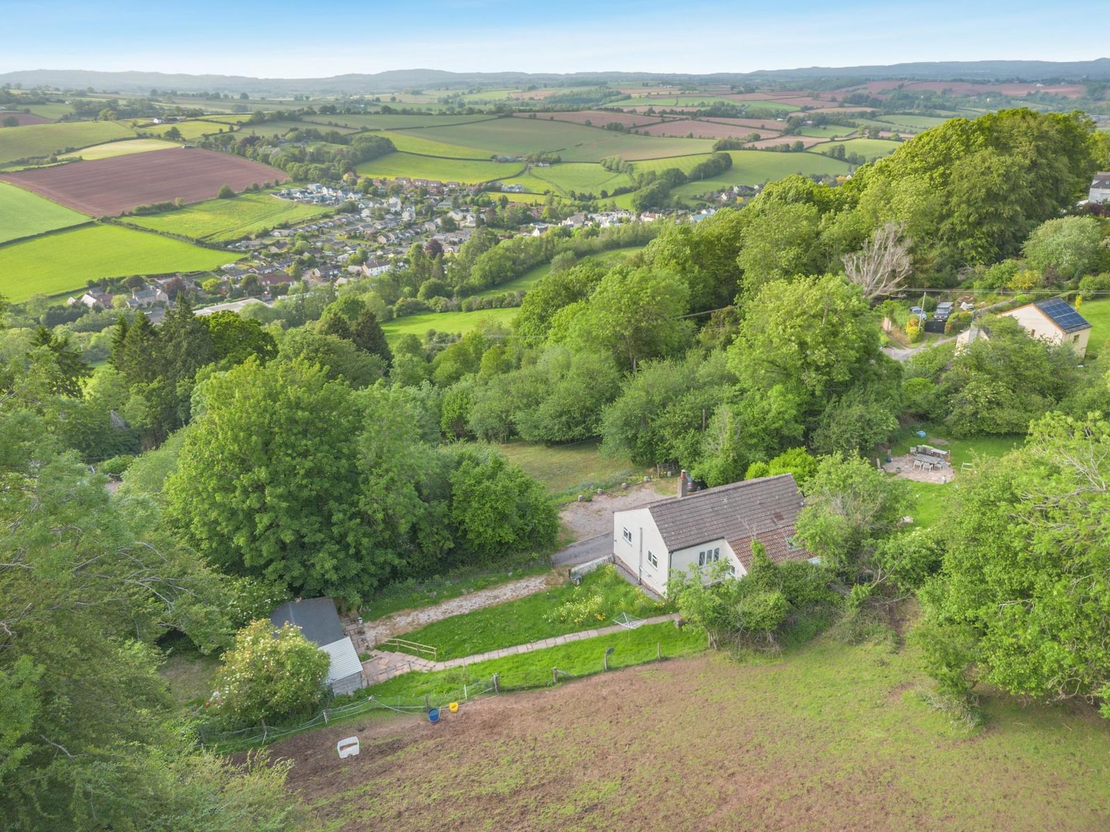 Ross-on-Wye: detached house with paddocks