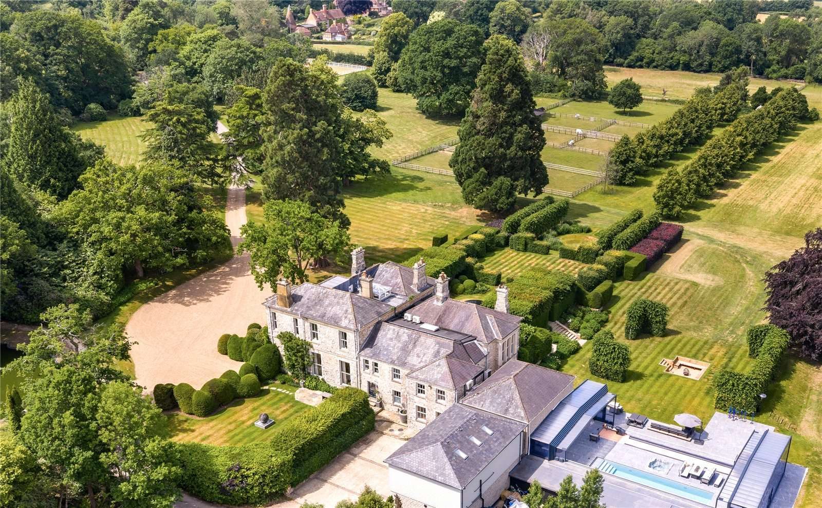 House with a pool, Sevenoaks
