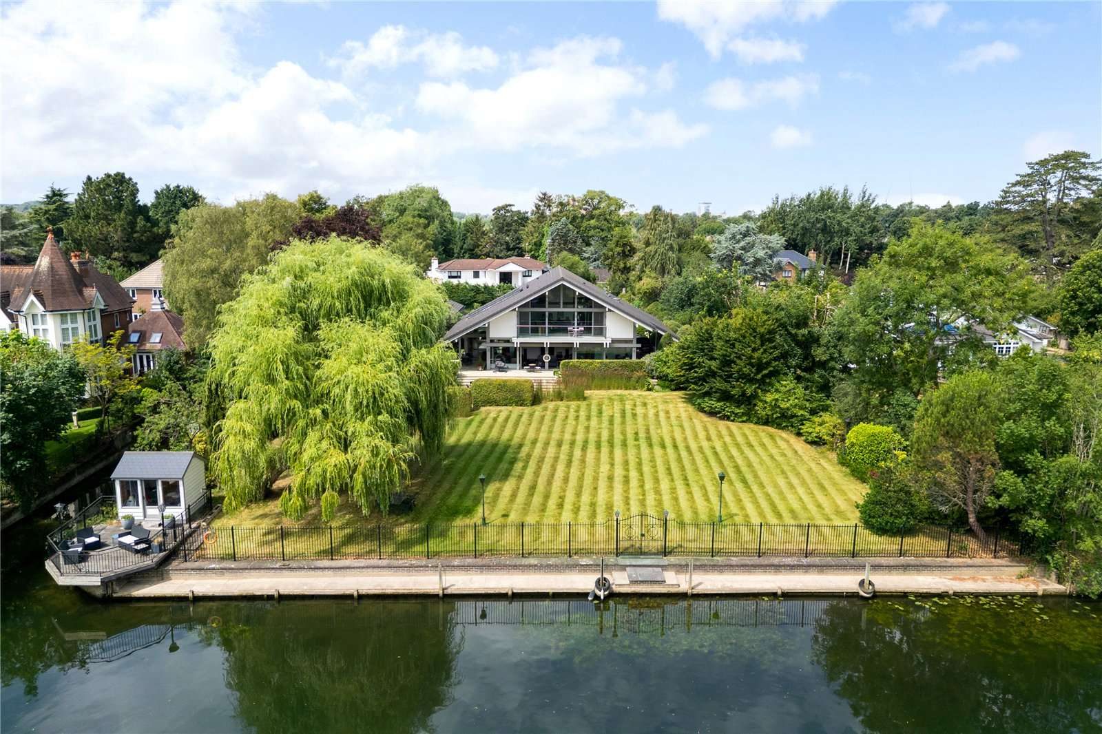 House with a mooring in Maidenhead