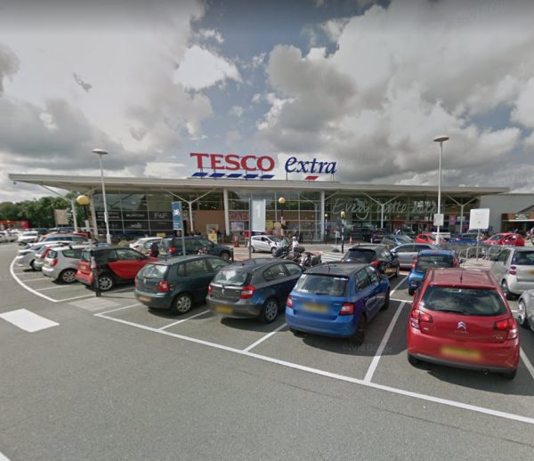 Parking on Tesco Extra, PL6