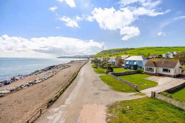 Waterfront bungalow with outbuildings in Kingsbridge