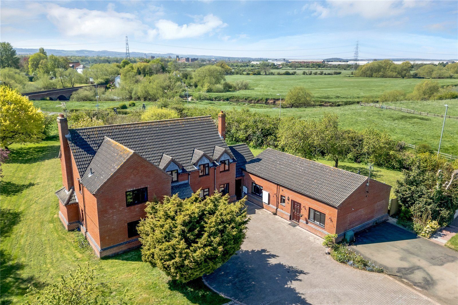 Detached house with paddocks, Loughborough