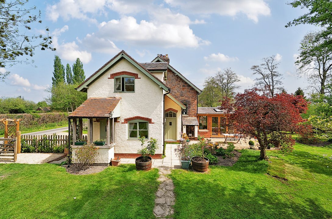 House with Annexe and Land, Adleymoor, Craven Arms