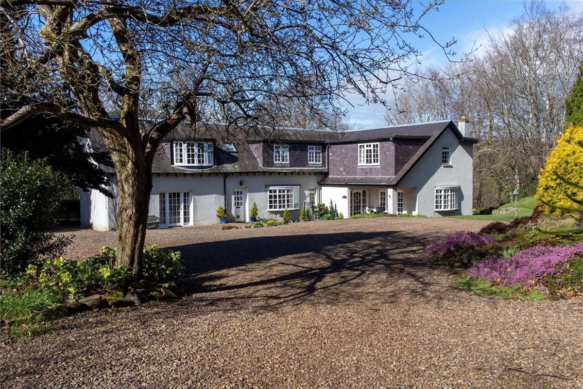 4 bed house with land over one acre for sale in Jedburgh