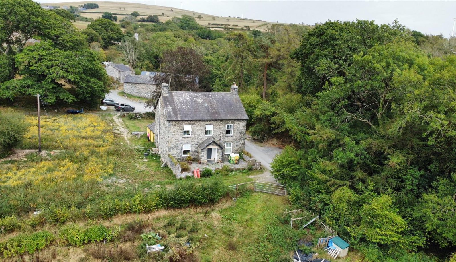 Farmhouse with outbuildings, Llety Llwyd Llandre