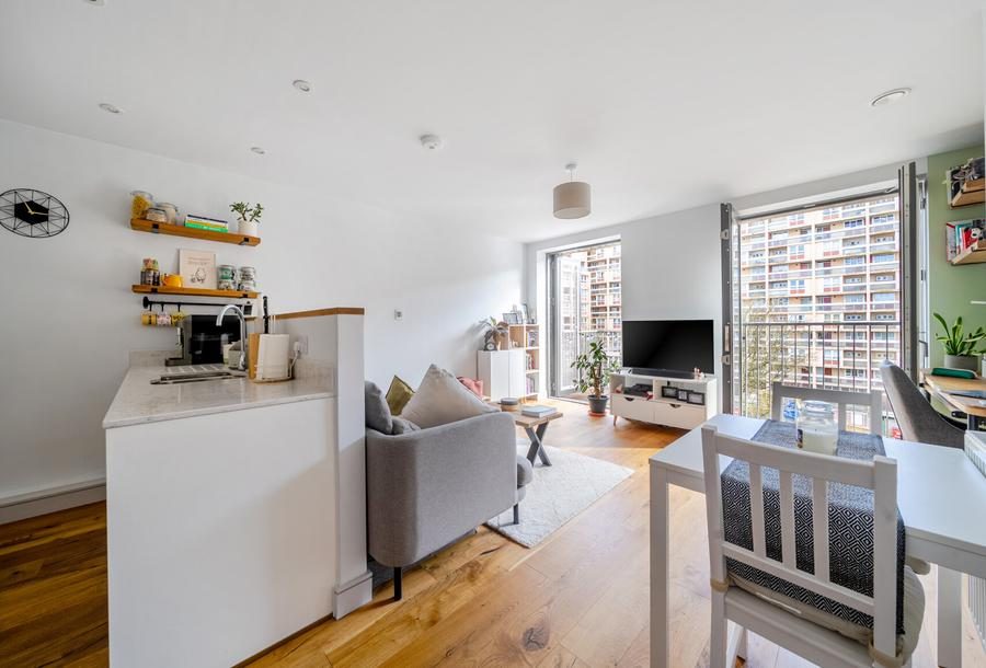 Chain free waterfront apartment, Bristol