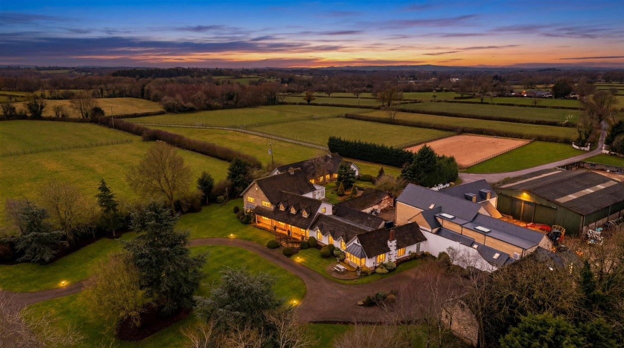 Country house with a pool, Loughborough