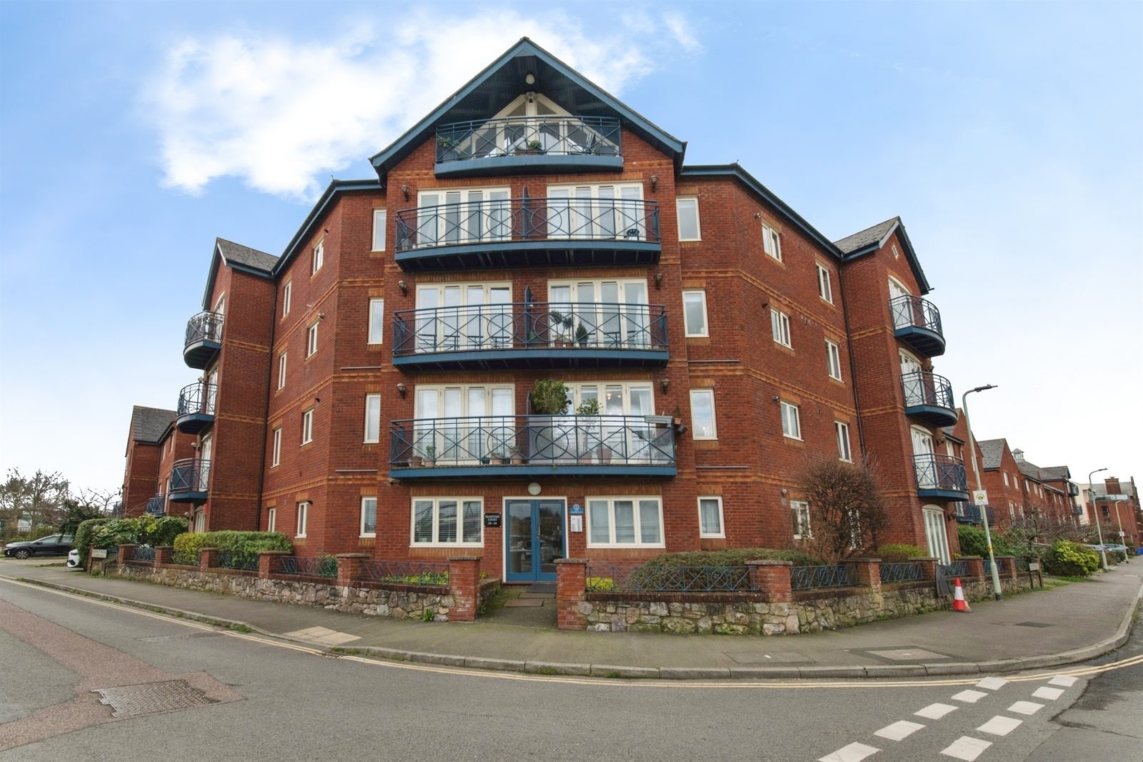 Exeter: chain free waterfront apartment