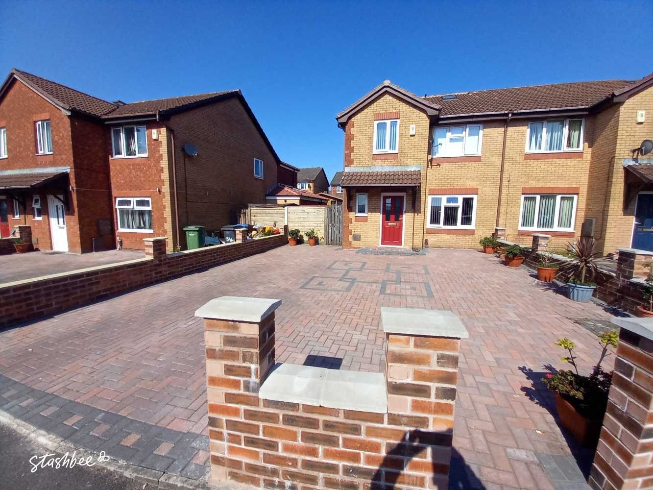 Parking Space to Rent in Oldham, OL1