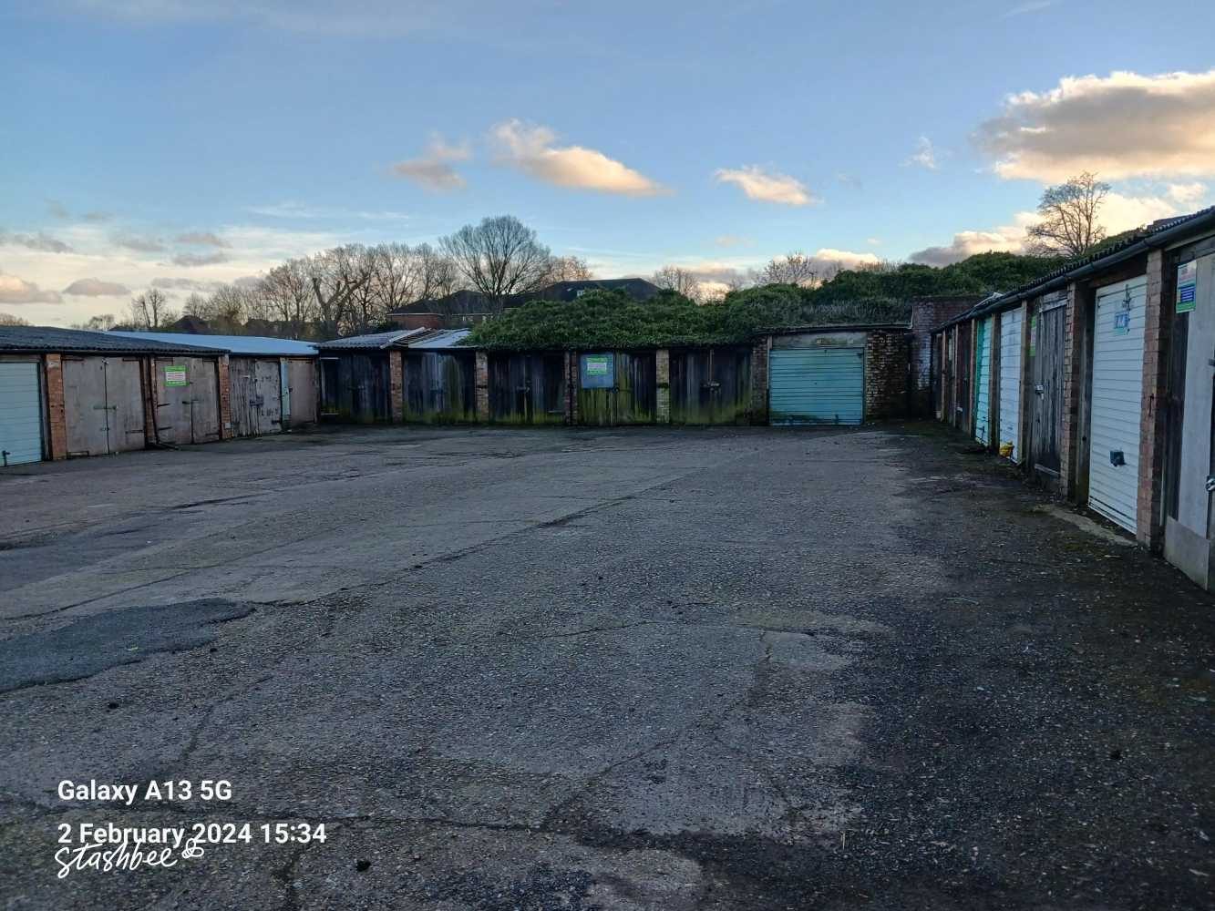 Lock-up Garage to Rent at R/O The Lindens, N12 9DJ