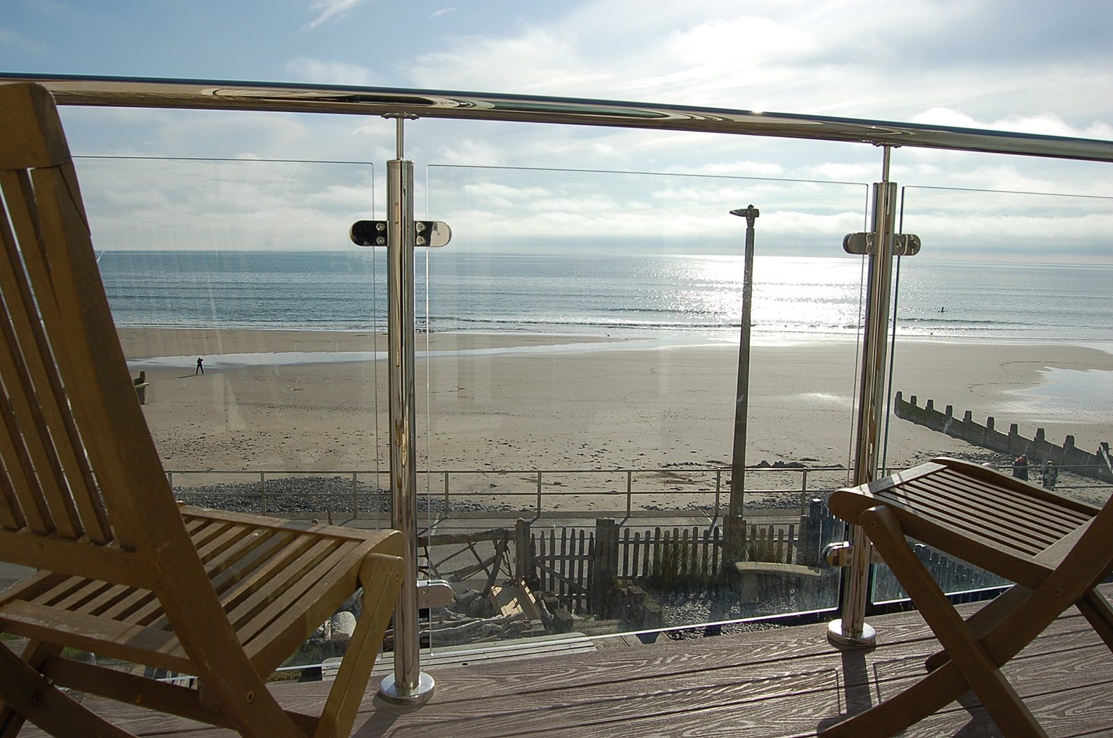 Chwerthin y mor beach house (laughter of the sea)