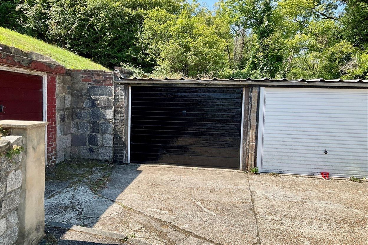 Garage, Mount Road, Dover, CT17 9LF