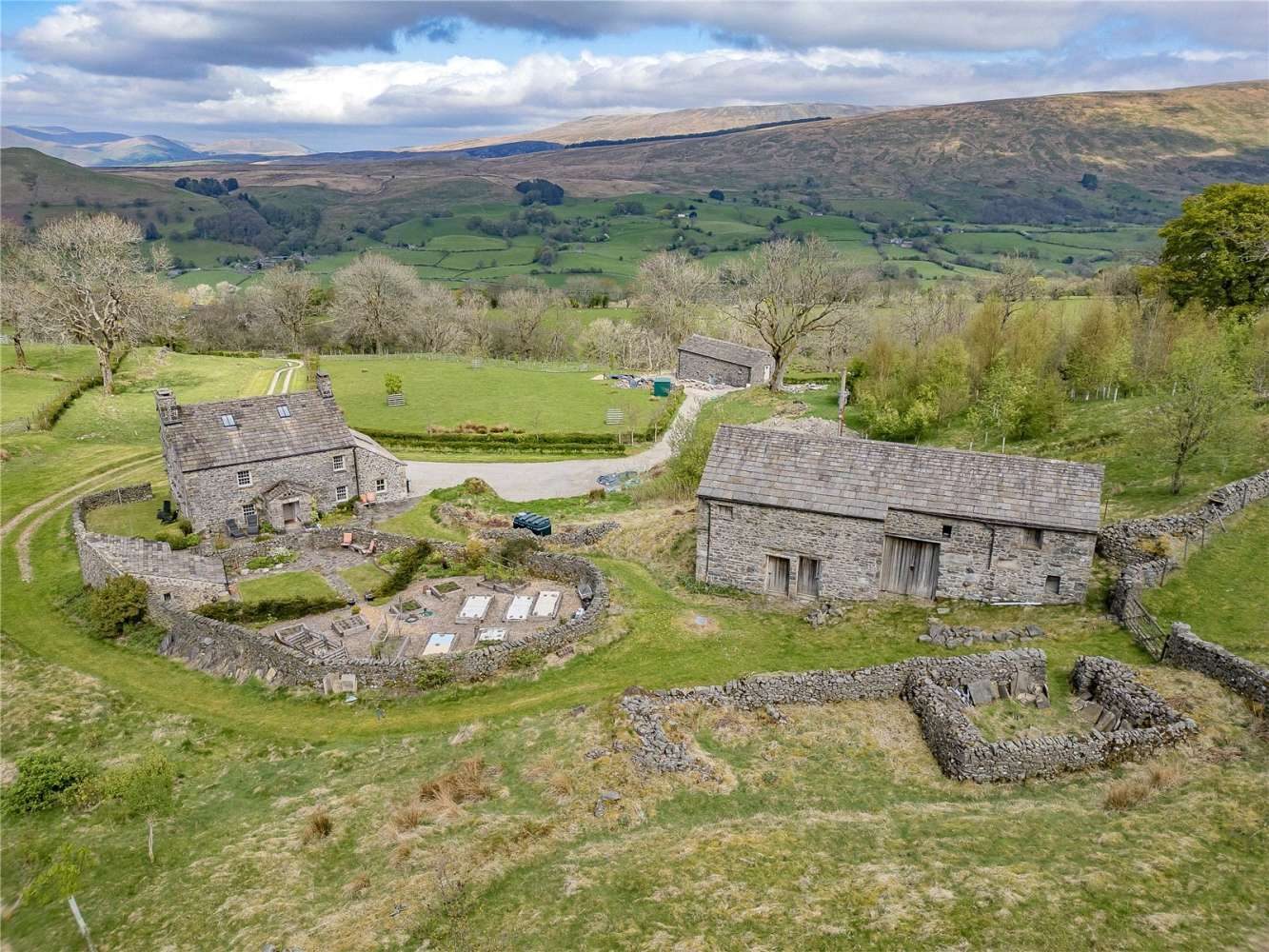 Farmhouse with paddocks, Sedbergh
