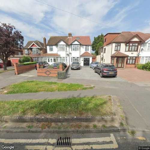 Parking Space to Rent in Slough, SL2