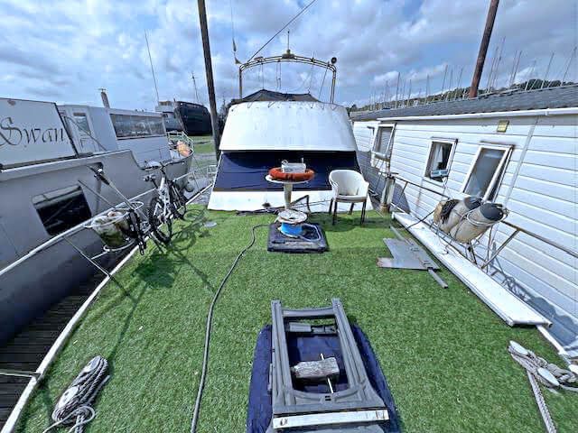 Spacious Powles 46 Cruiser with Residential Mooring