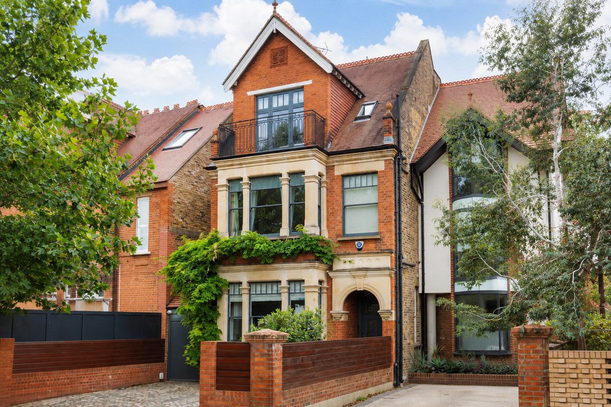 Semi-Detached House for sale with 6 bedrooms, Hartington Road, London