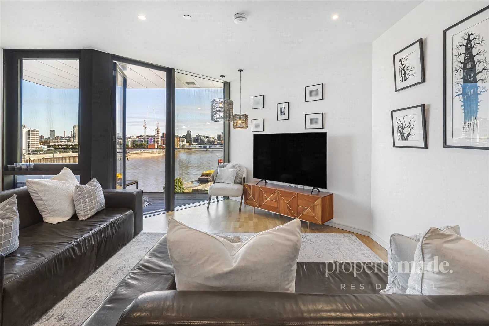 Chain free waterfront apartment, London