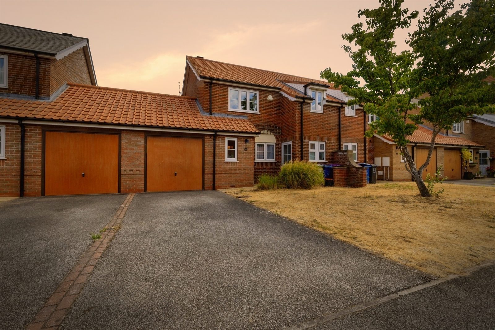 Lincoln: townhouse with a mooring