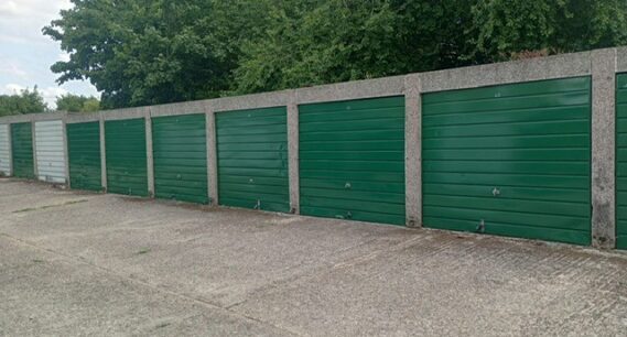 Violet Close (off Crocus Way)