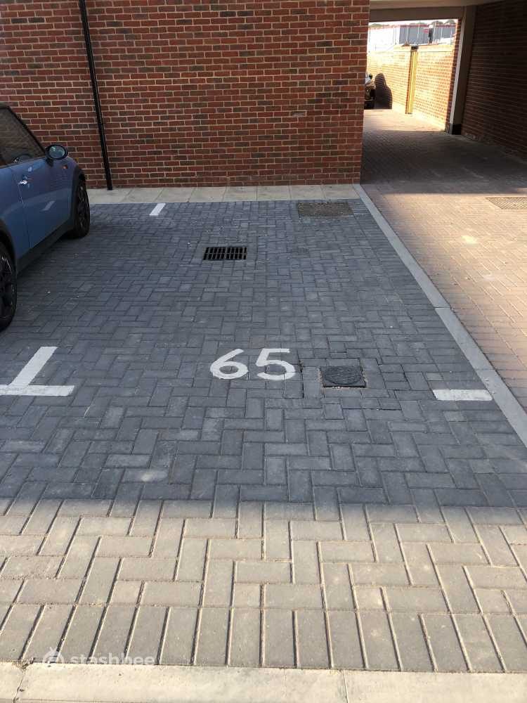 Parking Space to Rent in Horsham, RH12
