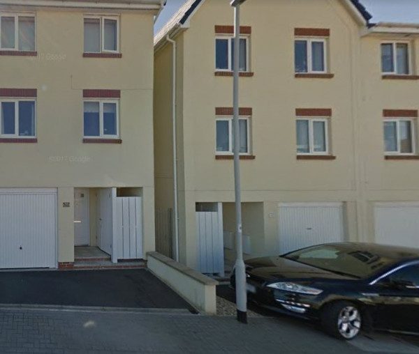 Parking on Bridge View, PL5