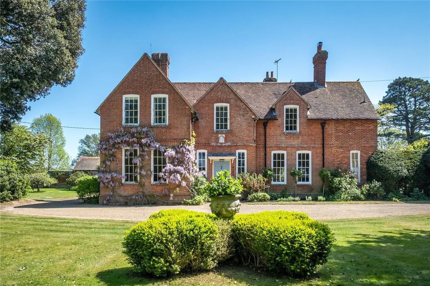 Billingshurst: period detached house