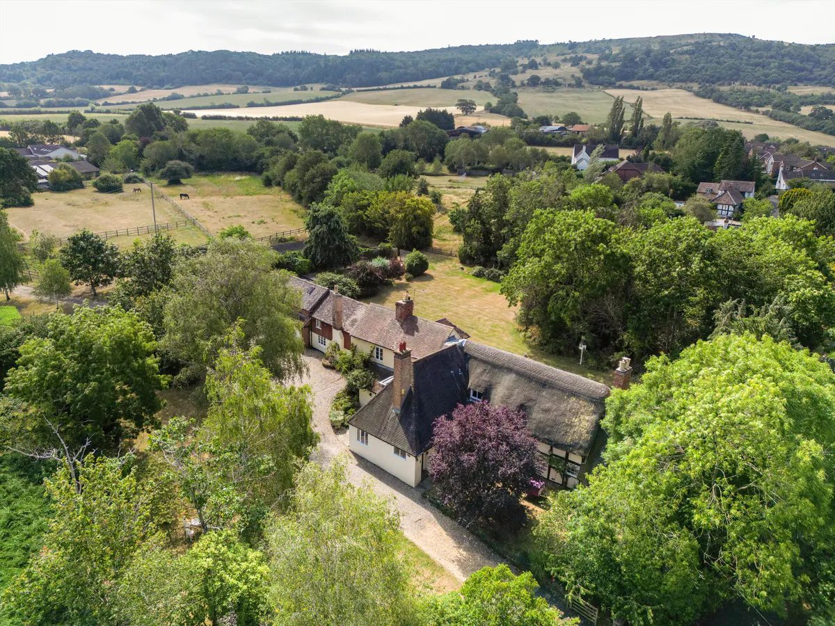 Farmhouse with outbuildings in Worcestershire WR10
