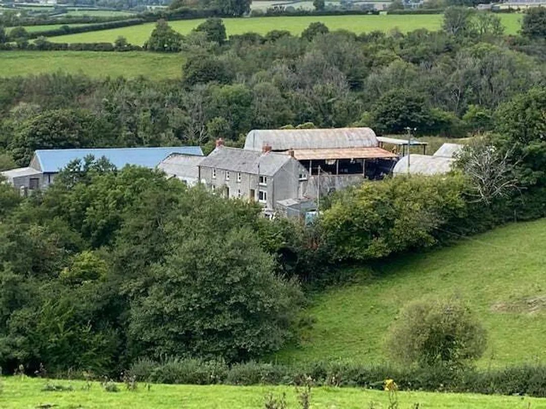 Llandysul: smallholding with outbuildings