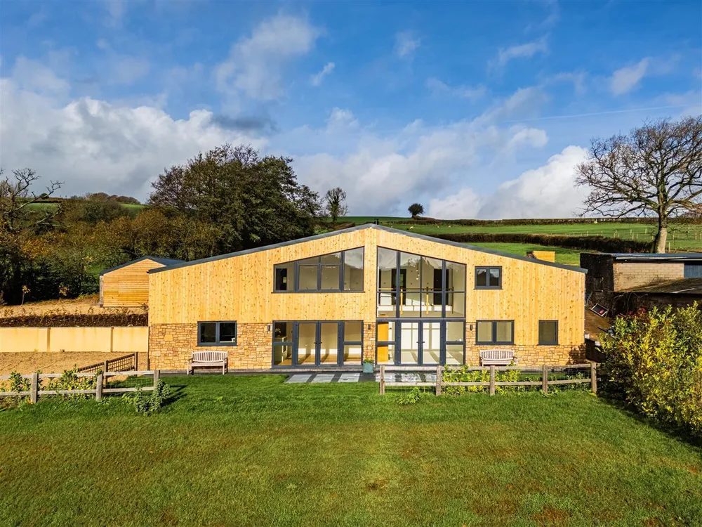 Wellington: barn conversion with further land available