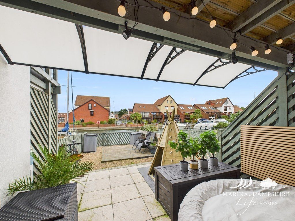 Townhouse with a mooring in Portsmouth