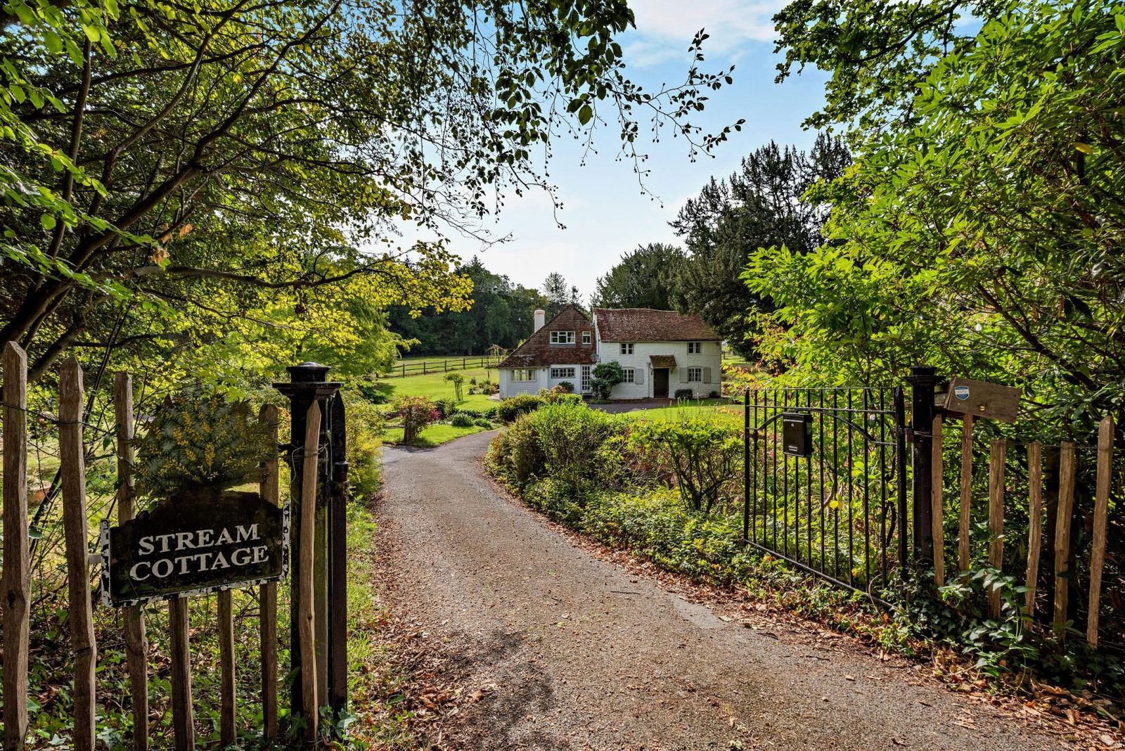 Farnham Surrey GU10 2LQ Thursley Road, Churt