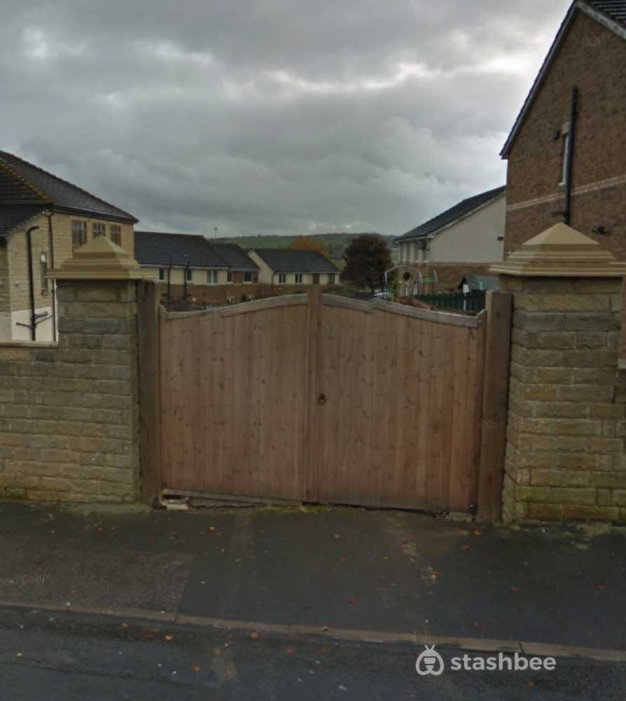 Parking Space to Rent in Bradford, BD15