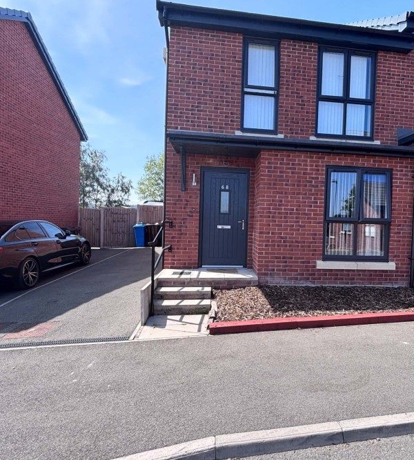 Parking on Lapwater Dr, S6