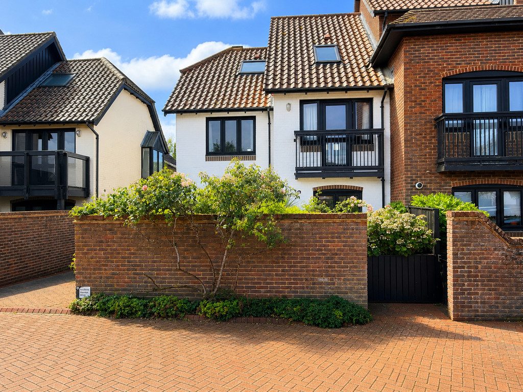 Endeavour Way, Hythe