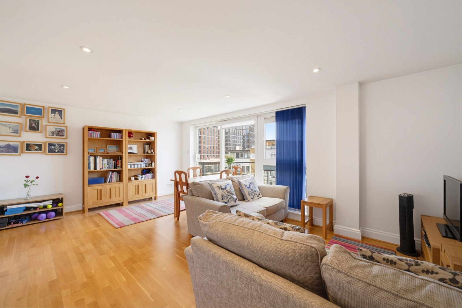Smugglers Way, London, SW18