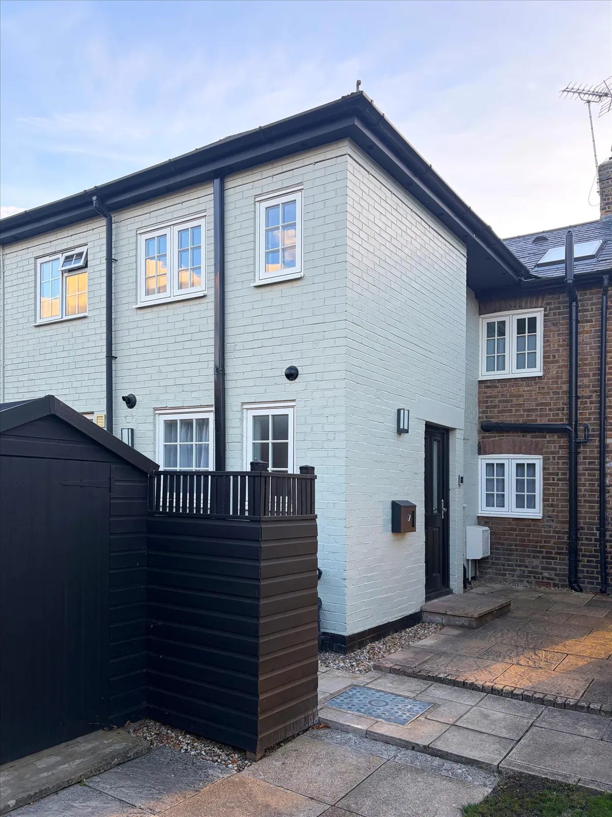 Chain free waterfront house in Berkshire SL4