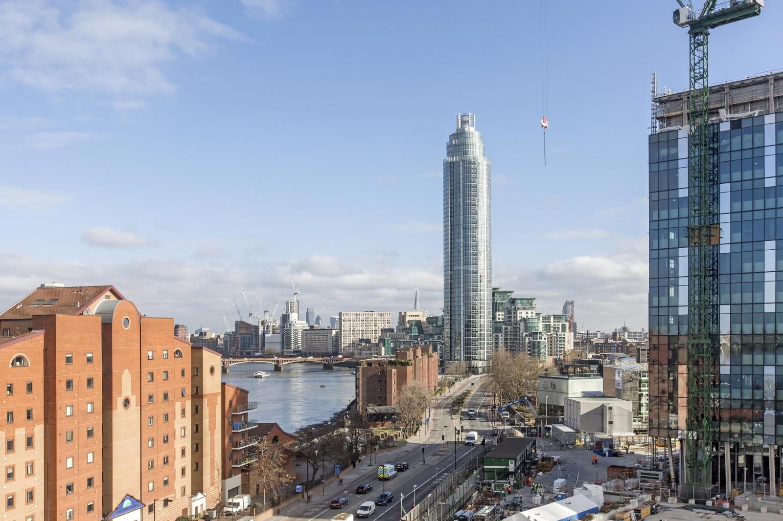 2 Bedroom Apartment Let in London, SW8