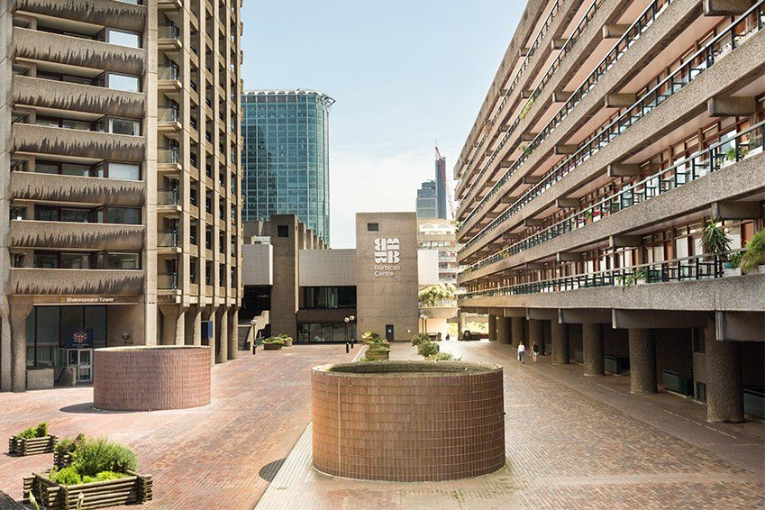 Chain free waterfront apartment, Barbican