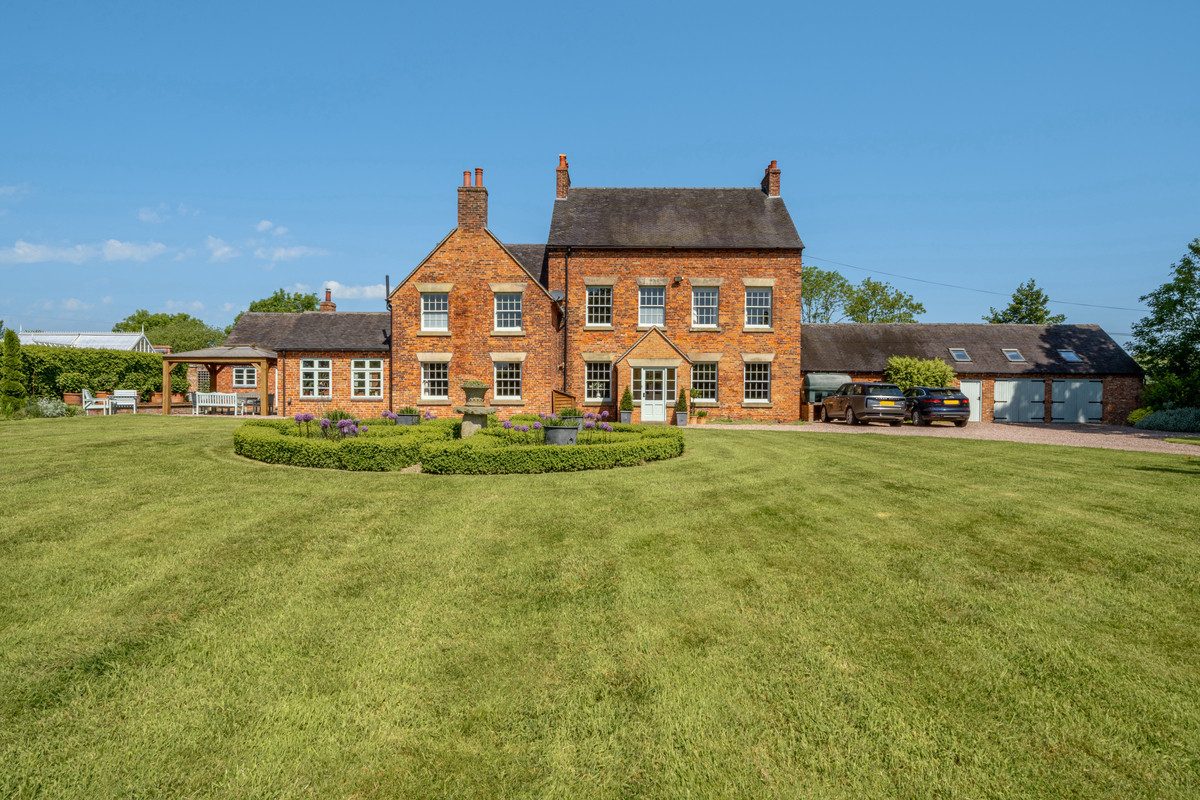 Detached House for sale with 7 bedrooms, Longford Lane, Church Broughton Derby