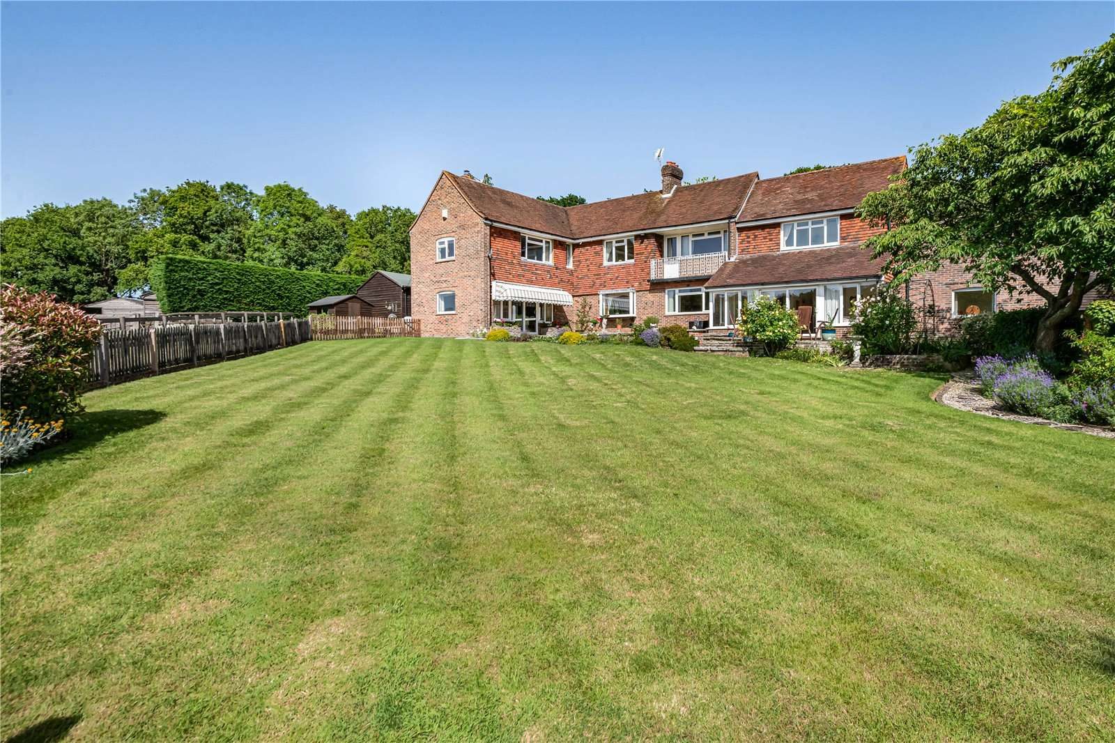 Billingshurst: detached house with outbuildings