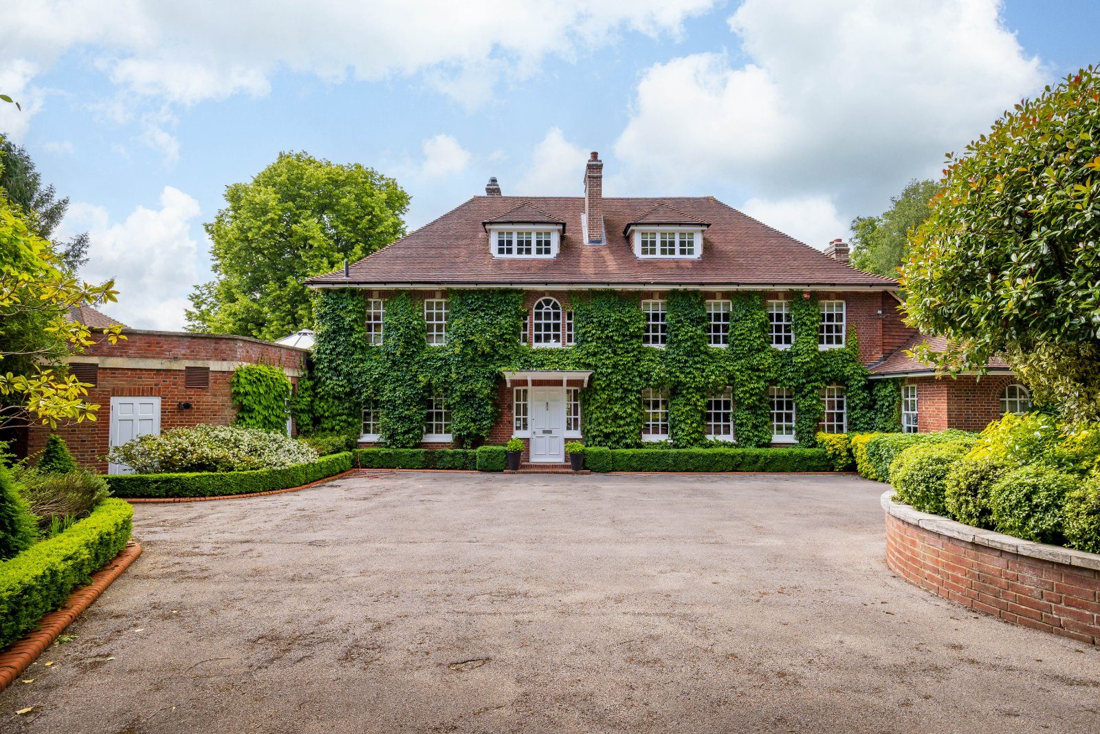 Hascombe Road, Godalming, Surrey, GU8 4AA