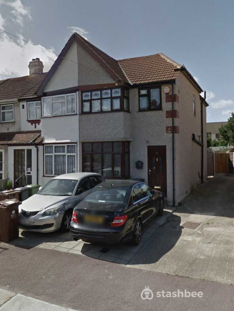 Parking Space to Rent in Dagenham, RM10