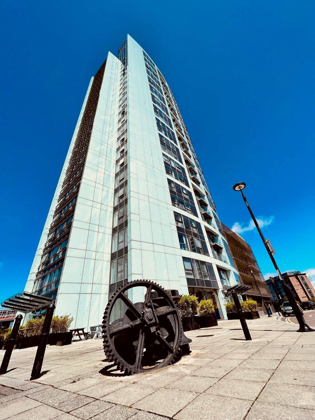Alexandra Tower – 2 bed apartment on 21st floor of iconic building on the