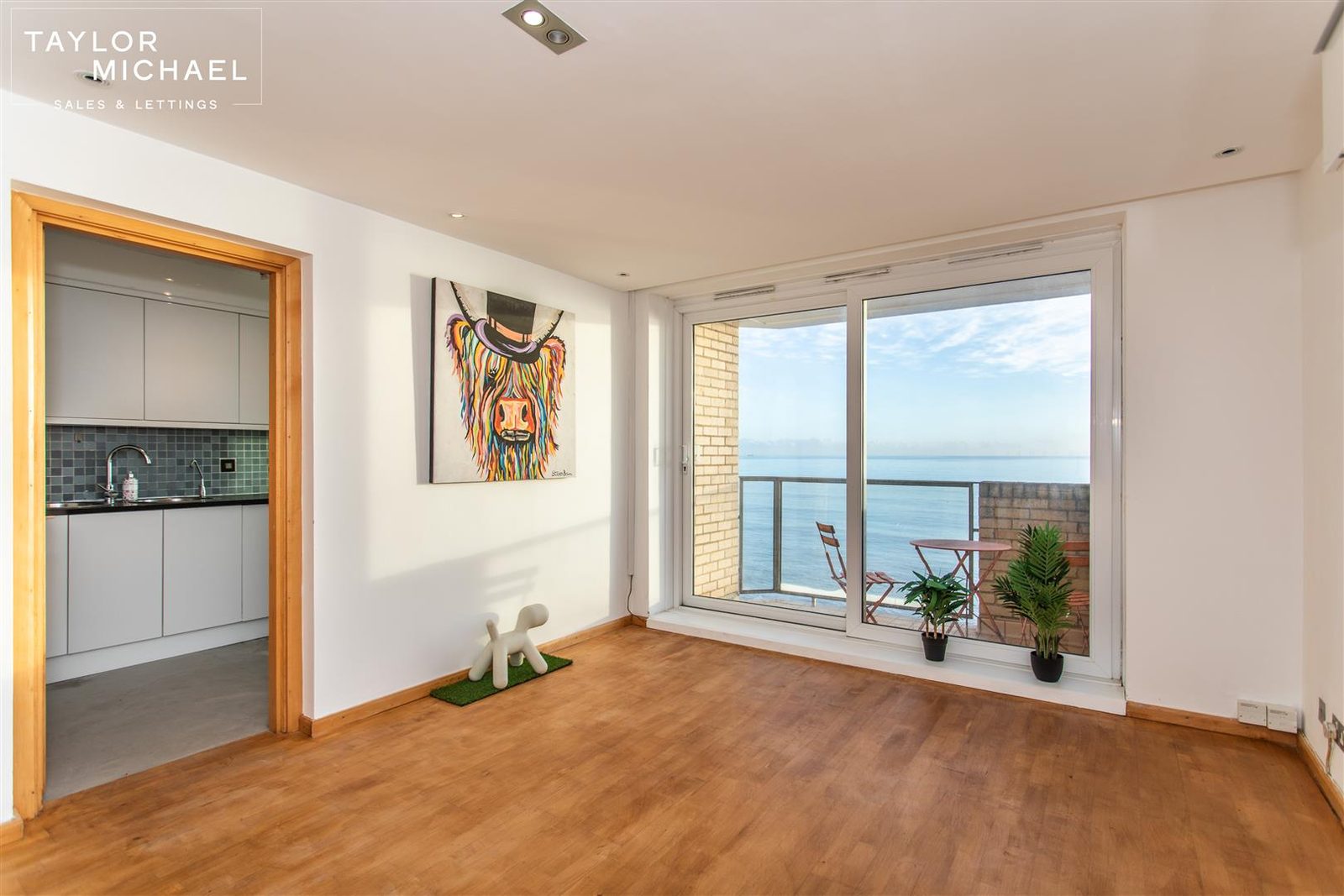 Hove: chain free waterfront apartment