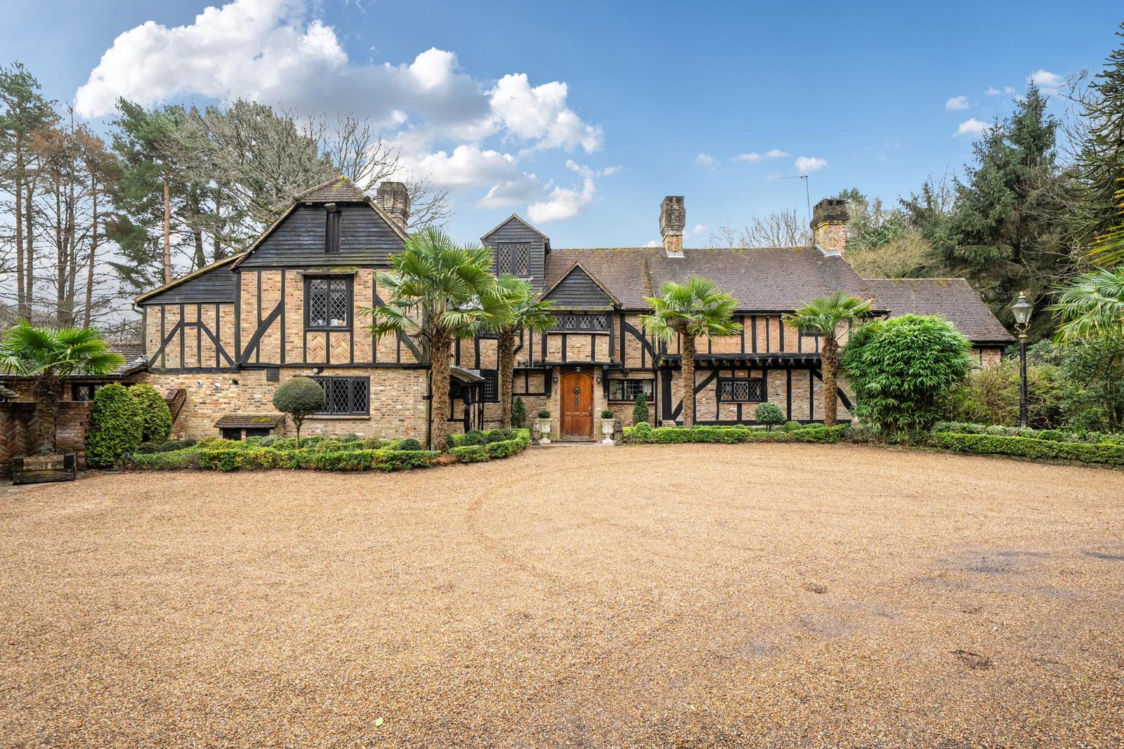 Detached House for sale with 5 bedrooms, High Road, Chipstead