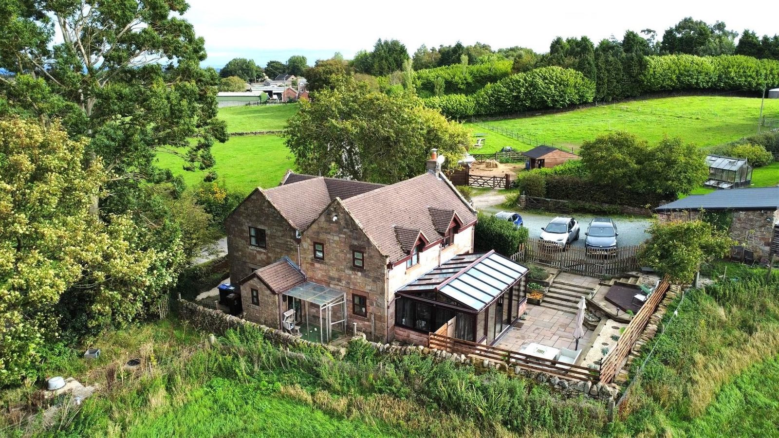 Chain free farmhouse in Stoke-On-Trent