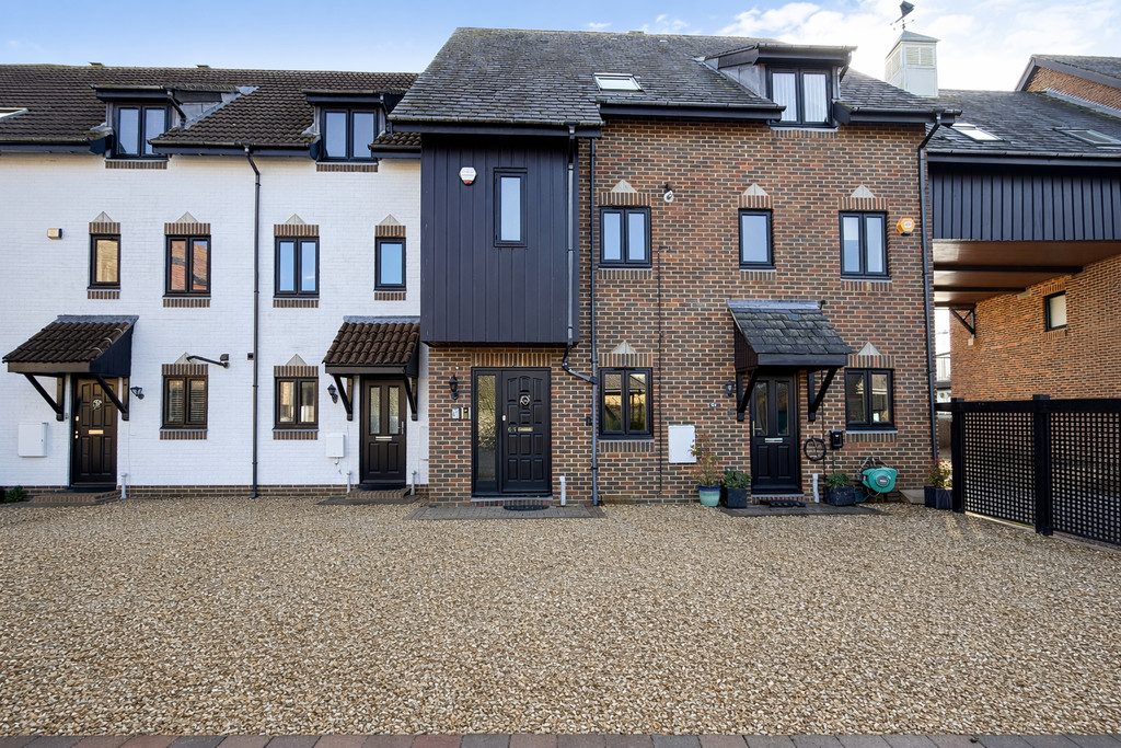 Endeavour Way, Hythe Marina Village
